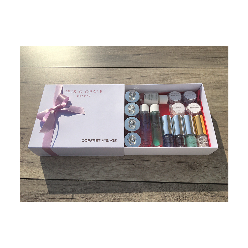 Coffret Galaxie visage | Iris & Opale Beauty. Découvrez nos 15 soins visage emblématiques en format mini. Aux pierres fines et aux extraits végétaux bio. Pour tous les types de peau. Idée cadeau.